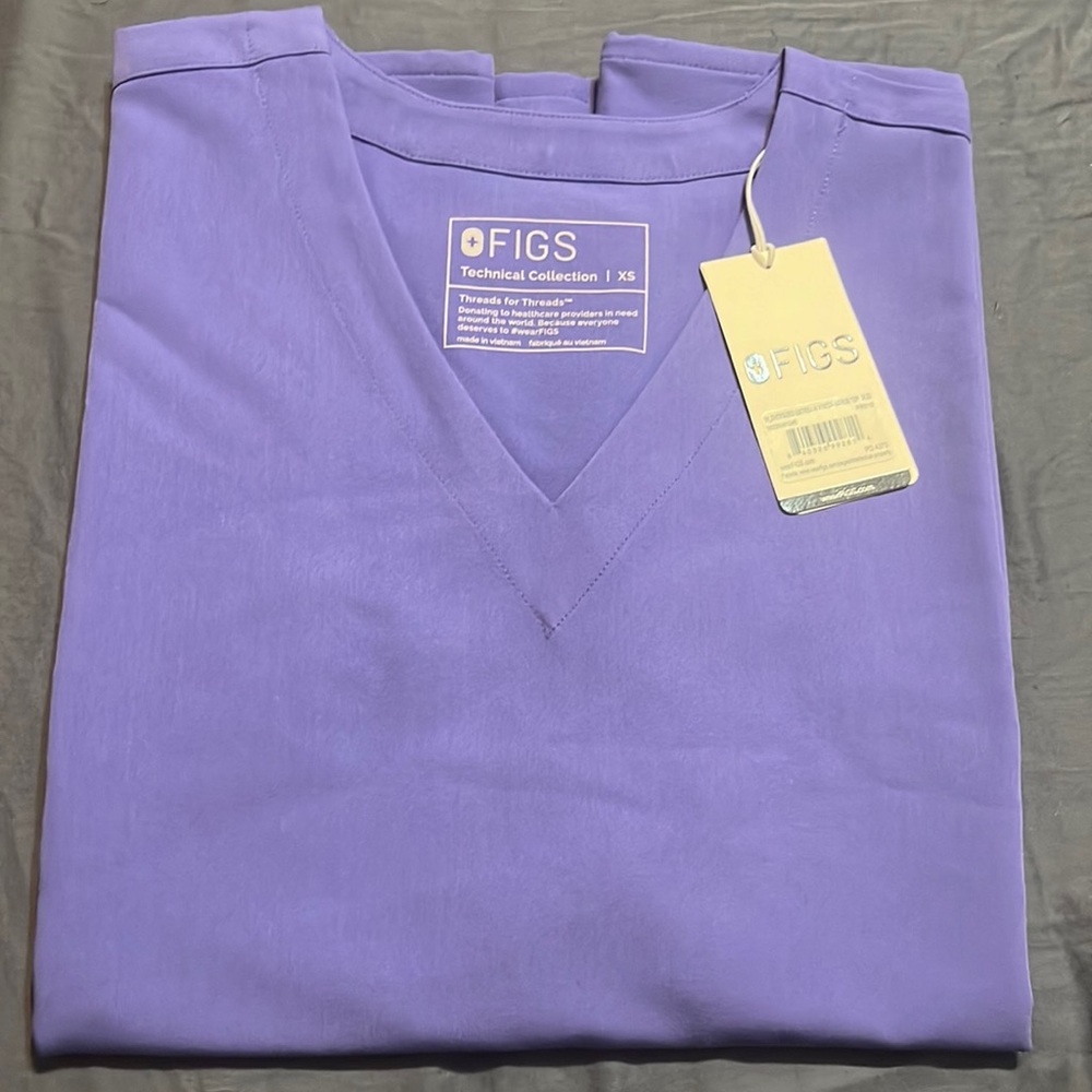 Figs- Blueberry limited edition oversized Estrella scrub top XS. Brand new